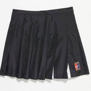 Nike Vintage 1990’s B&W Pleated Tennis Skirt Size 10/M